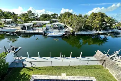 Image de Pristine canal-front home with heated pool and access to open water