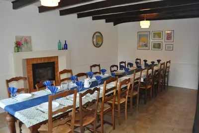 Image de Four spacious cottages with outdoor heated pool and play areas.