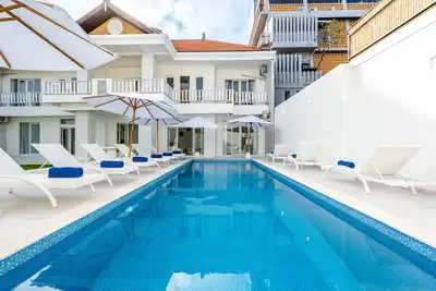 Image de 5 Star Luxury Minimalist Villa White Angel in Seminyak, for 21 people in total