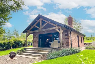 Image de Waters Edge, a romantic cottage with stunning views of Talkin Tarn