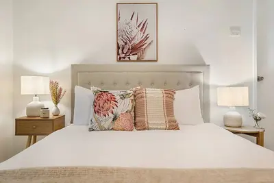Family Friendly Beach House: Short stroll to beach