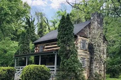 Image de Riverfront Cabin! Farm, Kayaks, Campfires & Trail