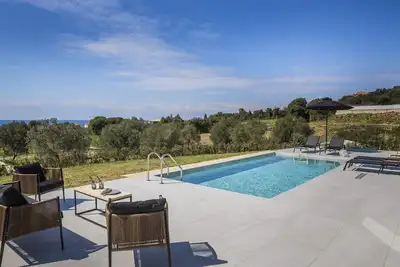 Image de Single-Storey Contemporary Villa, A/C, Private Pool and Panoramic Sea Views - 10 mins to Beaches