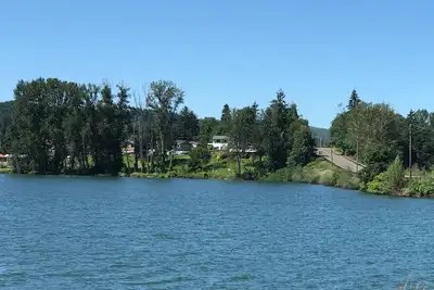 Image de Lake Front - incredible views of Dexter Lake and only 22 minutes to U of O!