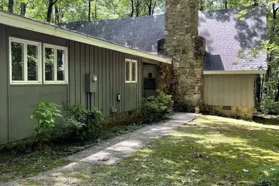 Image de Secluded 2 Bedroom Retreat w/great family room on Sewanee Campus