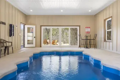 Image de Lakefront Retreat with Private Indoor Pool, Hot Tub, Games & $400 Daily Tickets