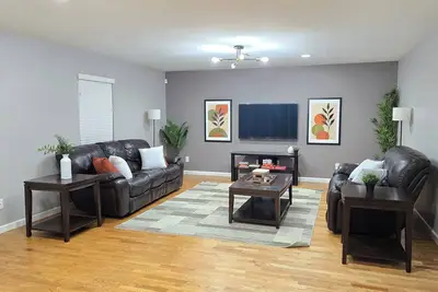 Image de Quiet, spacious home close to Nrg, Galleria, Minute Maid, Rodeo!