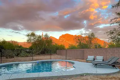 Image de Mountain view desert stay with pool, sunroom, & central Ac