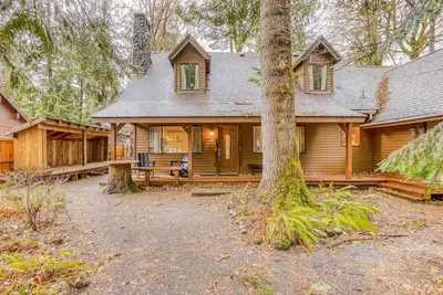 Image de Woodland home near the Sandy River with firepit, fireplace & great location