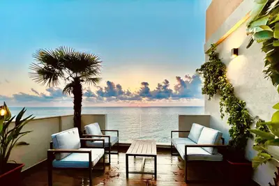 Image de Beach House RoofTop 2 Br 24/7 power @ Gondola Marine