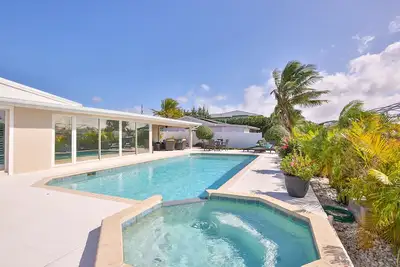 Image de Newly Renovated Waterfront Home w/ Private Heated Pool, Just 5 Min to Ami