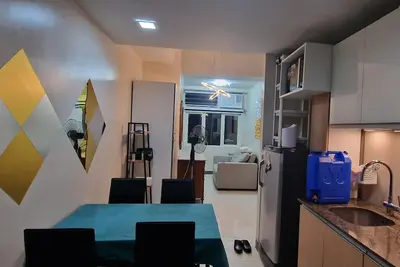 Image de 1 bedroom apartment w/ high speed internet, office table & Smart Tv with Netflix