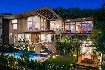 Image de Waynecrest - A True Gem of Architectural Quality in Beverly Hills