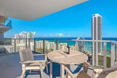 Image de Wrap Around Balcony: 2Br-Amazing Views+ Pools