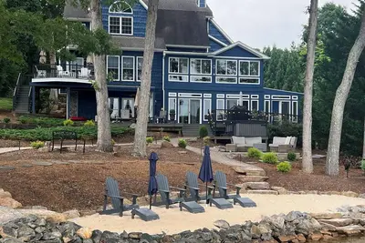 Image de Ascension On The Lake. Beautiful home, lots of space to spread out.