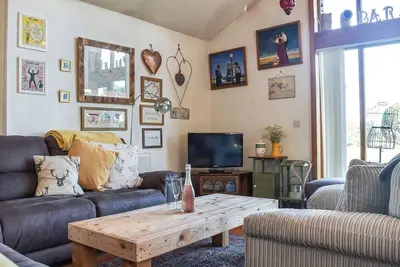 Image de 4 chambres à coucher à Wootton Bridge