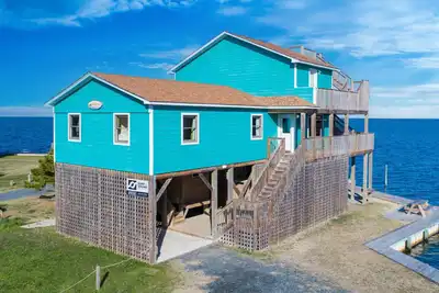 Image de Soundfront Dog Friendly w/ Hot Tub, Private Boat Dock, Ping Pong, Outdoor Bar