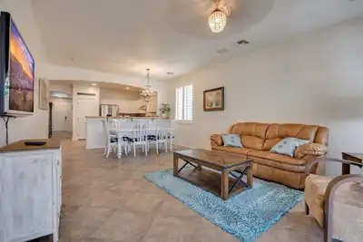 Image de Modern getaway with private pool, 3 minutes from I-10 and 303