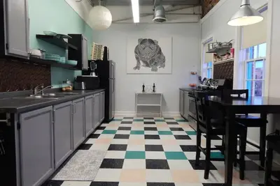 Image de Retro Hipster: Close to downtown, dining and fun