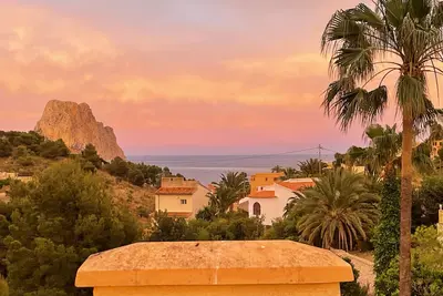 Image de \"La Favorita: Mountain Serenity with Ocean Views\".