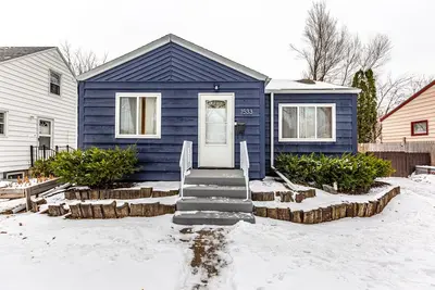 Image de The Blue Cottage Blocks from Ndsu - Furnished & Ready For You!