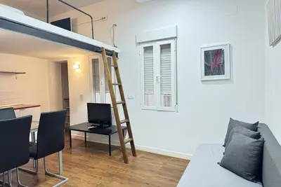 Cozy & Quiet Duplex Apartment Gran Vía | A062