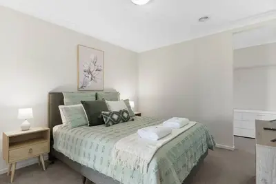 Image de Serene Sullivan - Modern, Convenient, Pets Allowed