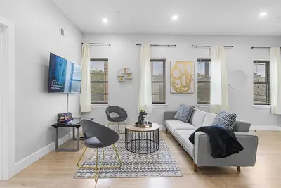 Image de Free Parking Modern Duplex-Central Location-close to Train+Ewr