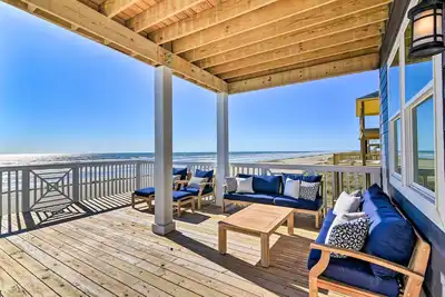 Image de Deck & Ocean Views: Beachfront Home in Freeport