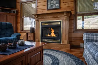 JTs Landing-3 bed 2 bath Cabin 7 min to Evl Family Friendly/ Fire Pit/ Grill