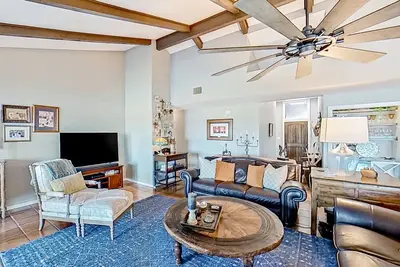 Image de Spacious riverfront home with pool, patio, deck, & grill - great views