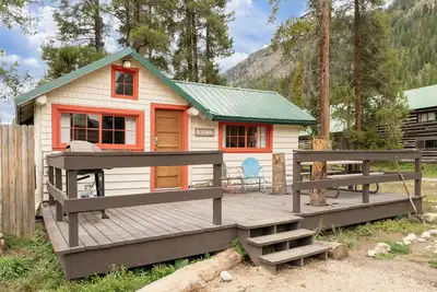 Image de Rustic Cabin in the woods, Pet Friendly, Hiking Trails, Close to Lake Granby!
