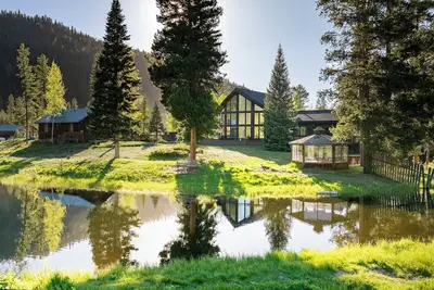 Image de Stunning lake/mountain views, adjoining cabin, pet friendly, near Lake Granby!