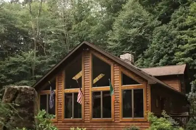 Cozy Cabin w/ Hot Tub & Indoor Fireplace