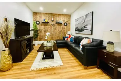 Kosciuszko Station | Spacious Luxury 3-Bed +Office