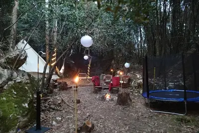 Image de Glamping tent in forest by the sea