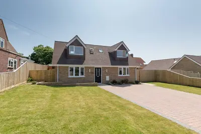 Image de 3 chambres à coucher à Sandown