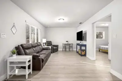 Image de Remodeled 3 Bed/2 Bath Home in Downtown Loomis (4)