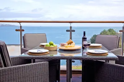 Image de 2 chambres à coucher à Brixham