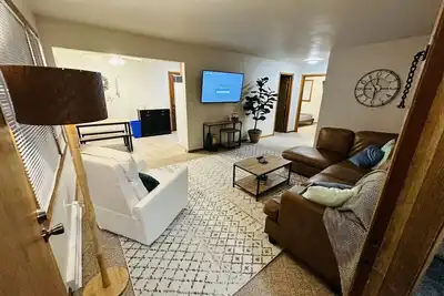 Image de Stylish & Cozy Apt-Self Check-In & Free Parking