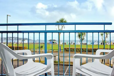Image de Delightful apartment with panoramic sea views and the beach only 50 yards away.