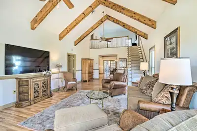 Image de 'Chateau Ridge' Peaceful Retreat w/ Fire Pit!