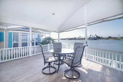Image de See Dolphins From Your Private Deck with This Beautiful Property! #170