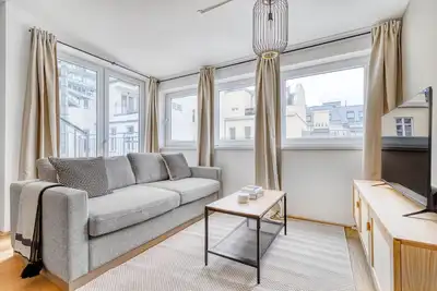Image de Deluxe Neubau 2br w/ Terrace & Elevator, nr restaurants, by Blueground