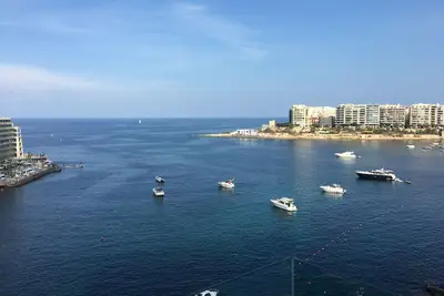 Image de Seafront Penthouse Triplex- Roof Terrace & Hot Tub