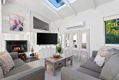 Image de Eco Coastal Cottage. Dog friendly. Short & Long term rental available.