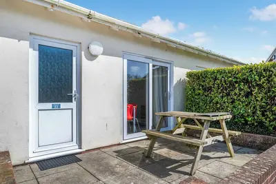 Shoreline Apartment 1 (Pets Welcome)