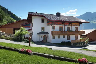 Image de Ferme ensoleillée près du domaine skiable au Tyrol