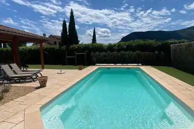 Image de Villa spacieuse avec barbecue