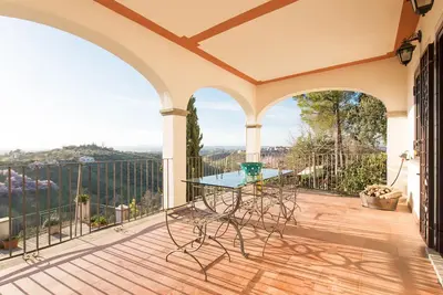 Image de Prestigious villa in the Roman countryside.
